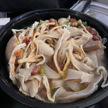Walala Hand-Pulled Noodles - Shredded Chicken Ramen in Clear Broth with Hand-Pulled Noodles 手撕鸡清汤拉面 - Noodles Near Me - Orlando, Florida