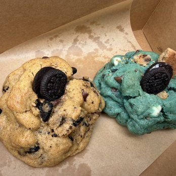 Loaded Crumb - Parent Trap & Cookie Monster - these two are everything and more - Desserts Near Me Loaded Crumb - Parent Trap & Cookie Monster - these two are everything and more - Desserts Near Me