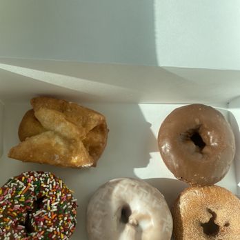 Lucky Donuts - Donuts Near Me - Burien, Washington