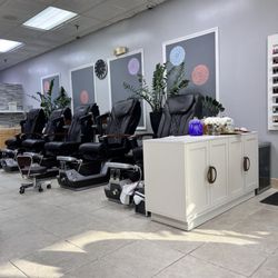 Lee Spa Nails - Interior pedicure area