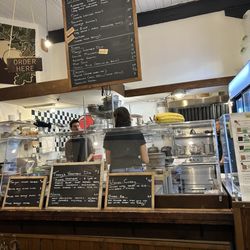 Uchida Eatery / Shokudo