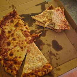 Thick Chicago crust... gross! Thick Chicago crust... gross!