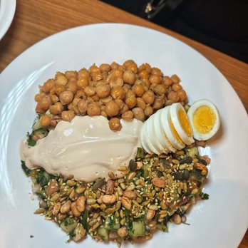 Vish Hummus Hollywood - The Queen Salad - Kosher Near Me - Hollywood, Florida Vish Hummus Hollywood - The Queen Salad - Kosher Near Me - Hollywood, Florida