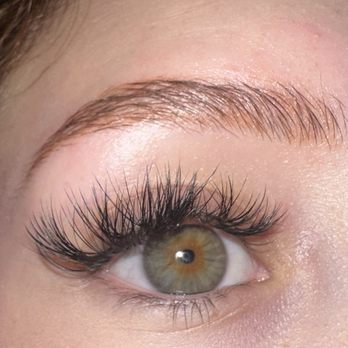 Mini Beauty Eyelash - I asked for a C curl volume set, this is them after 4 days. The lashes all go in different directions, & Not a volume set! - Eyelash Service Near Me - Covina, California