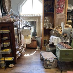 Vintage Treehouse - French flea market