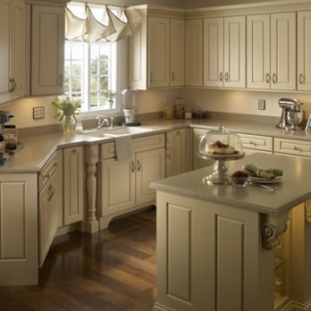 Computer Design Kitchen Center - A gorgeous painted cabinet from Yorktowne Cabinetry. - Kitchen & Bath Near Me - Rosedale, Maryland
