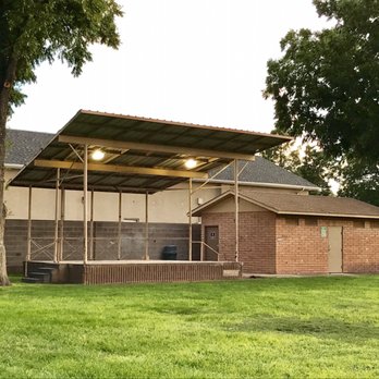 Pioneer Park - Bathrooms and stage @ Pioneer Park - 8/14/17 - Parks Near Me - Hurricane, Utah