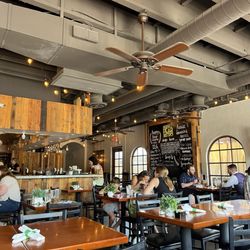Perfect Pear Bistro - Interior