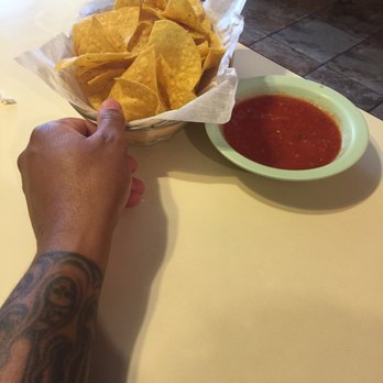 Los Arcos - Chips & Salsa... the chips were warm and the salsa was chunky and flavorful... both were fresh!!! - Mexican Near Me - Birmingham, Alabama