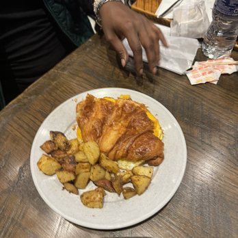 Cafe Raymond - Breakfast & Brunch Near Me - Pittsburgh, Pennsylvania