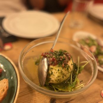 Casa Lolea - Burrata con Pesto Salad (~€13) - Tapas Bars Near Me - Barcelona, B