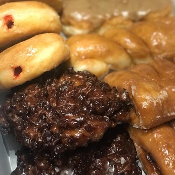 Foster's Family Donuts - Donuts Near Me - La  Crescenta, California
