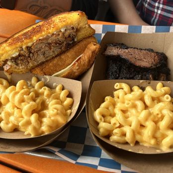 Lil Piggy's Bar-B-Q - Grill cheese pulled pork sandwich and beef brisket both w/ Mac n cheese sides. - Barbeque Near Me - Coronado, California Lil Piggy's Bar-B-Q - Grill cheese pulled pork sandwich and beef brisket both w/ Mac n cheese sides. - Barbeque Near Me - Coronado, California