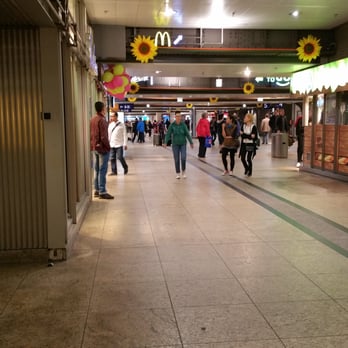 Köln Hauptbahnhof - Hallway at Köln Hauptbahnhof - Train Stations Near Me - Cologne, NW Köln Hauptbahnhof - Hallway at Köln Hauptbahnhof - Train Stations Near Me - Cologne, NW