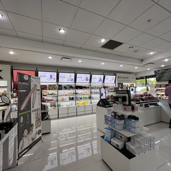 Sooni & Tommi - Inside - Cosmetics & Beauty Supply Near Me - Johns Creek, Georgia Sooni & Tommi - Inside - Cosmetics & Beauty Supply Near Me - Johns Creek, Georgia