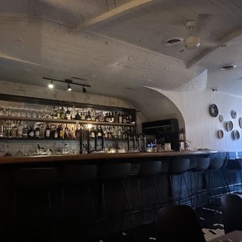Nuna Kitchen & Bar - Interior bar - International Near Me - Toronto, Ontario