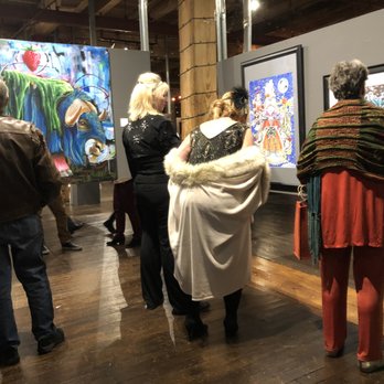 Starline Factory Stanchion Pub - people looking at artwork - Pubs Near Me - Harvard, Illinois