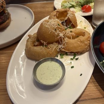 Gordon Ramsay Burger - Beer-Battered Onion Rings - Salad Near Me - Chicago, Illinois
