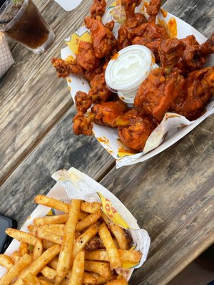 Tommy Want Wingy by null