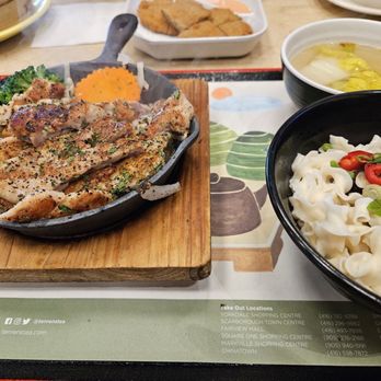 Ten Ren's Tea - Sizzling chicken with xo sauce noodles combo and soup - Tea Rooms Near Me - Thornhill, Ontario Ten Ren's Tea - Sizzling chicken with xo sauce noodles combo and soup - Tea Rooms Near Me - Thornhill, Ontario