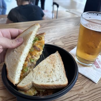 Mac + Cheese Kitchen - Jalapeño bacon Mac n cheese sandwich with a glass of 805 beer. Pretty good pairing! - Comfort Food Near Me - San Jose, California