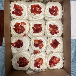 Mom’s Cakery - Strawberry Pavlova