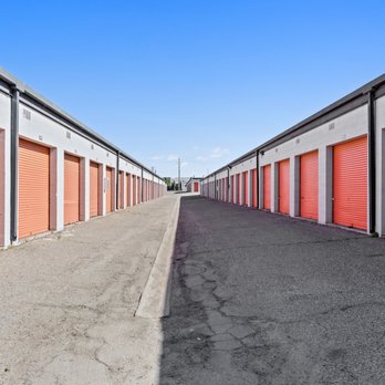 US Storage Centers - Exterior Units - Self Storage Near Me - Bakersfield, California