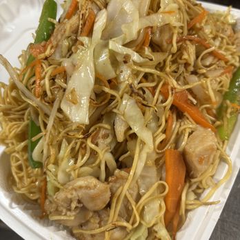 Waldorf Restaurant - Chicken chow mein - Chinese Near Me - Leduc, Alberta