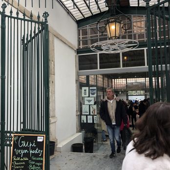 Mercado de Santa Clara - Venues & Event Spaces Near Me - Lisbon, 11