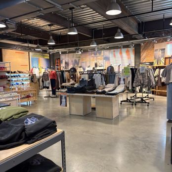 Urban Outfitters - Women's Clothing Near Me - Paramus, New Jersey Urban Outfitters - Women's Clothing Near Me - Paramus, New Jersey