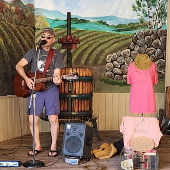 Spurgeon Winery - Wineries Near Me - Highland, Wisconsin