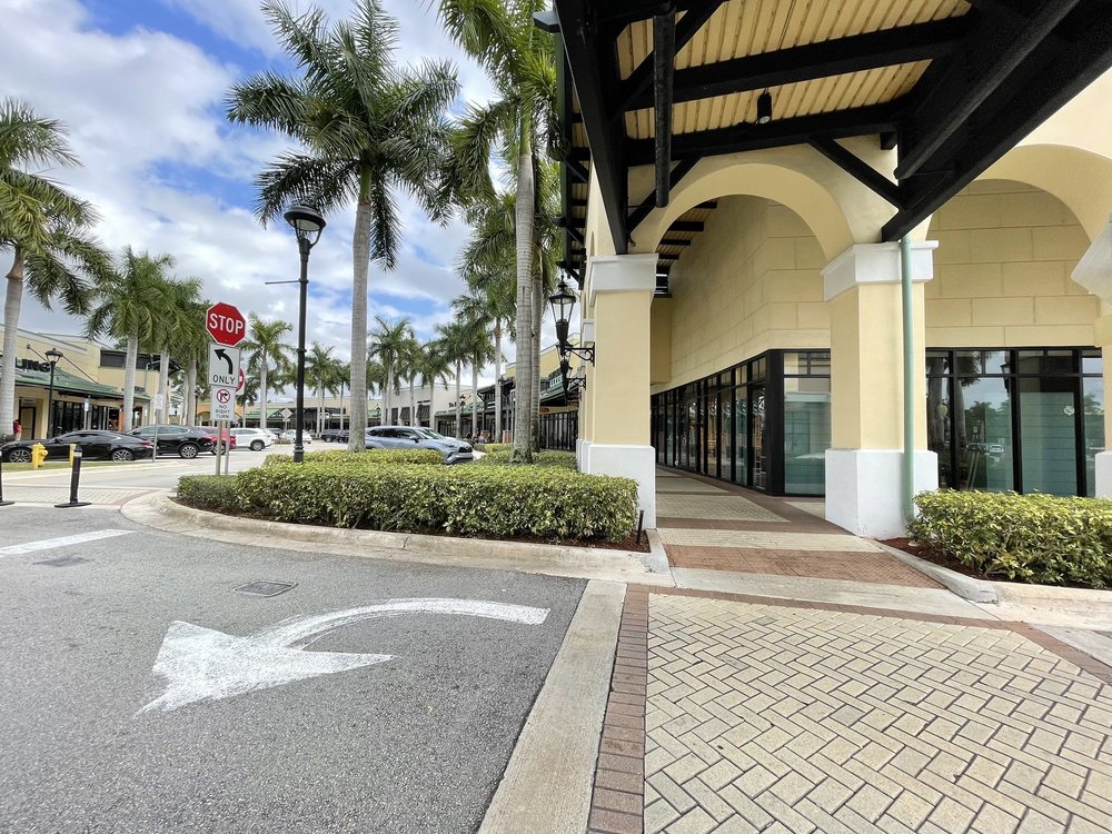 COLONNADES AT PLANTATION Updated August 2024 14 Photos 701 NW
