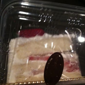 Chapelure - Strawberry shortcake To-go - Bakeries Near Me - East Lansing, Michigan