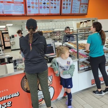 Randy's Donuts - Everybody is a fan! - Donuts Near Me - Gilbert, Arizona