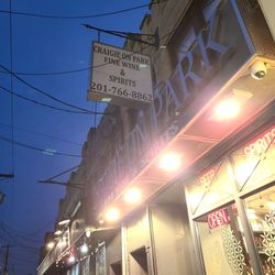 Craigie on Park Fine Wine & Spirits - Exteriot