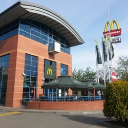 McDonald's - Duży budynek przy wylocie na Szczyrk