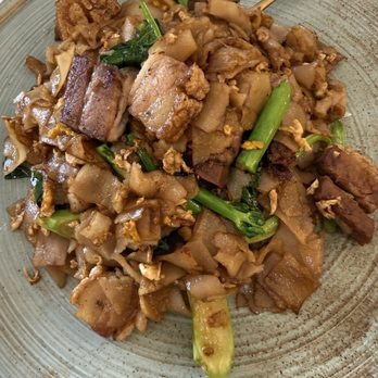 Kinaree Eatery - Pad see eww - Breakfast & Brunch Near Me - Irvine, California