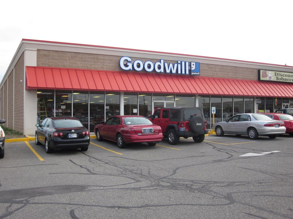 GOODWILL AUBURN Updated September 2024 1003 W 7th St, Auburn, Indiana Thrift Stores