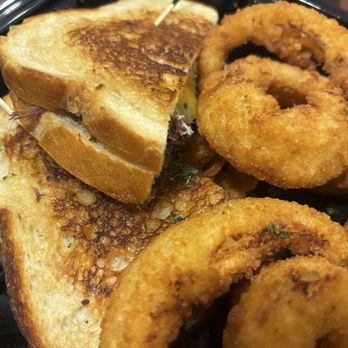Mel's Drive-In - Diners Near Me - Sherman Oaks, California