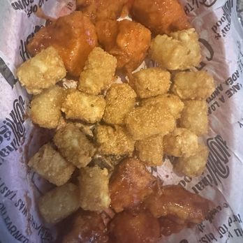BreWingZ Restaurant and Bar - Wing Lunch Special - Chicken Wings Near Me - Pearland, Texas