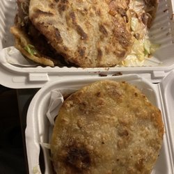 Pueblo Viejo Pupuseria & Mexican Grill - Pupusa y gordita
