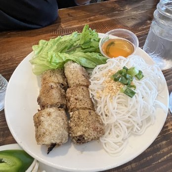 Phorage - Imperial Roll with vermicelli - Vietnamese Near Me - Los Angeles, California