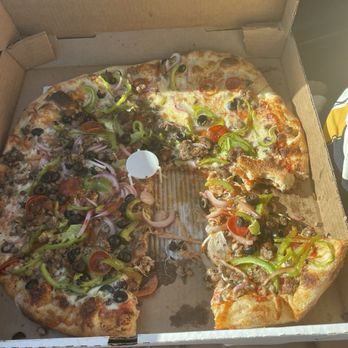 Verrazzano Pizza - combination pizza - Pizza Near Me - Half Moon Bay, California Verrazzano Pizza - combination pizza - Pizza Near Me - Half Moon Bay, California
