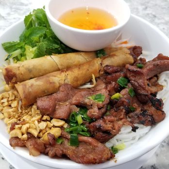 Pho Que Huong - Vermicelli with grilled pork and Spring Rolls... yummy! - Vietnamese Near Me - Honolulu, Hawaii Pho Que Huong - Vermicelli with grilled pork and Spring Rolls... yummy! - Vietnamese Near Me - Honolulu, Hawaii