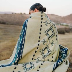 Los Andes Shop - Cream and Turquoise Southwestern blanket.