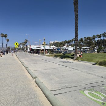 Perry's - Bike Rentals Near Me - Santa Monica, California