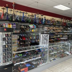 Budget Smoke & Gifts - Store Look