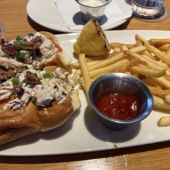 Twin Peaks - Lobster roll sandwiches - New American Near Me - Reno, Nevada Twin Peaks - Lobster roll sandwiches - New American Near Me - Reno, Nevada