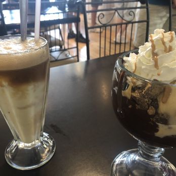Ullery's Homemade Ice Cream - Root beer float & Richie Rich sundae - Ice Cream & Frozen Yogurt Near Me - Richmond, Indiana Ullery's Homemade Ice Cream - Root beer float & Richie Rich sundae - Ice Cream & Frozen Yogurt Near Me - Richmond, Indiana