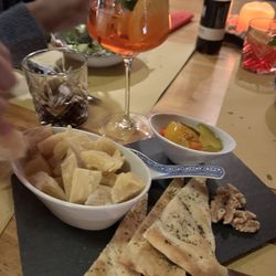Onkel Tom's Hütte - Bar snacks and Negronis
